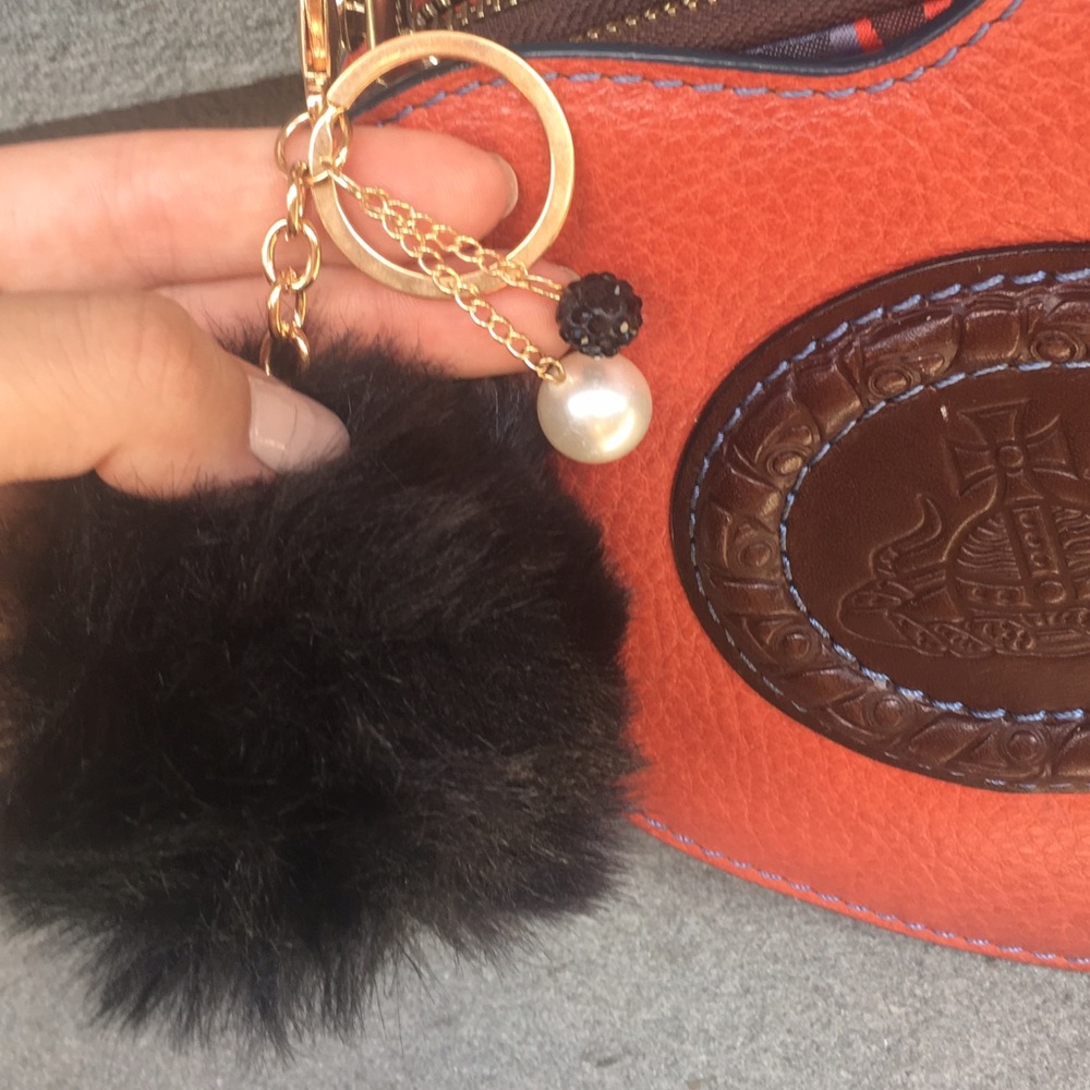 👜Black Pom pom keychain/bag charm!👜